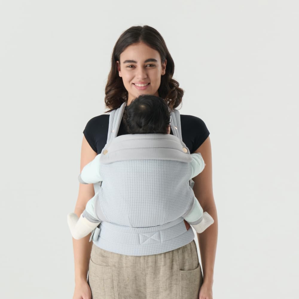 NEST BLANCHE baby carrier back-strap view emphasizes even weight distribution.
