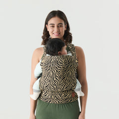 Nest Blanche baby carrier back strap detail emphasizing lumbar comfort.