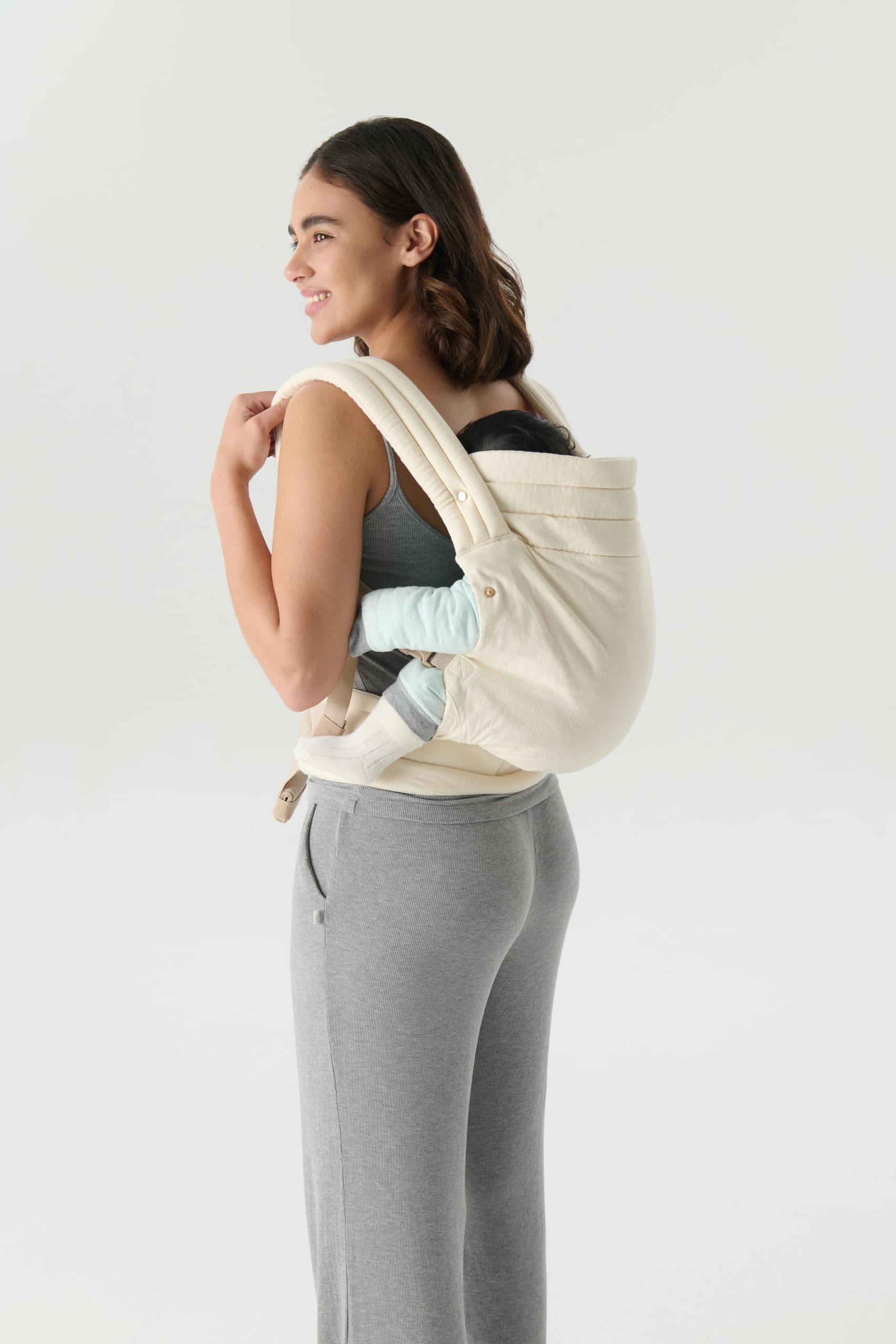 Nest Blanche baby carrier padded-shoulder-straps provide lasting comfort during wear