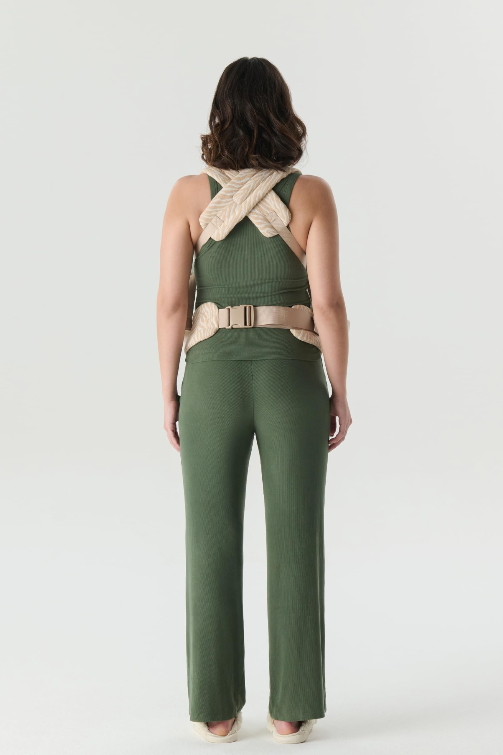 ·NEST BLANCHE· baby-carrier-travel-friendly-pattern adds versatile style for everyday use.