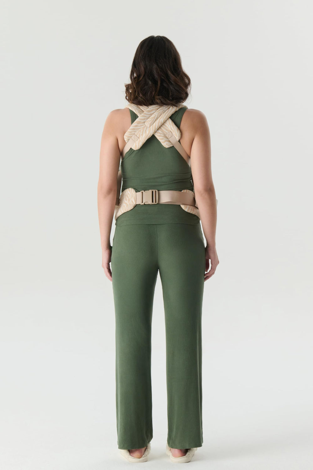 ·NEST BLANCHE· baby-carrier-travel-friendly-pattern adds versatile style for everyday use.