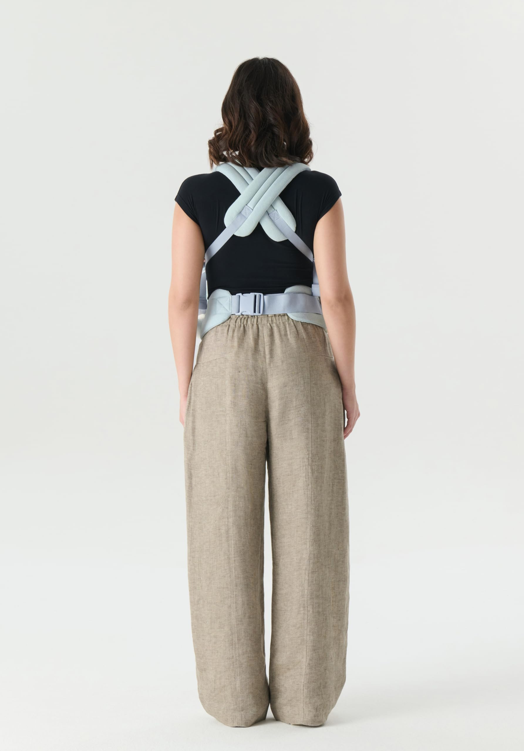 Nest Blanche denim carrier features an X-shaped back design for balanced support.