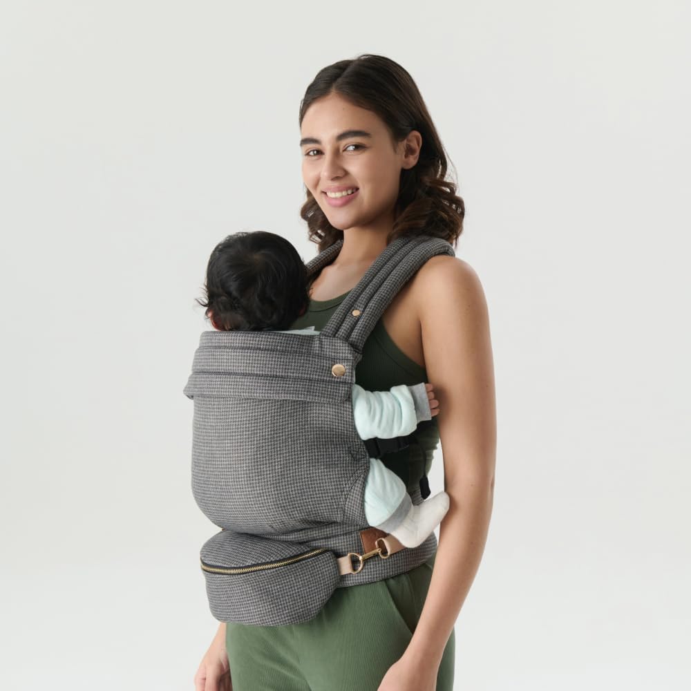 ·NEST BLANCHE· detachable belt bag use highlights hands-free storage while you move.