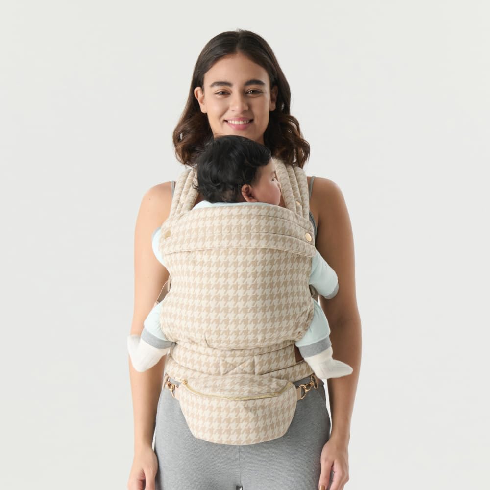Nest Blanche ergonomic baby carrier back view shows balanced weight for longer wear