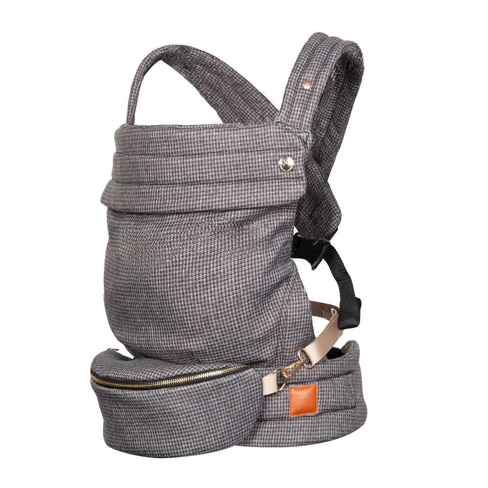 ·NEST BLANCHE· ergonomic baby carrier front view shows secure, comfortable hip support.