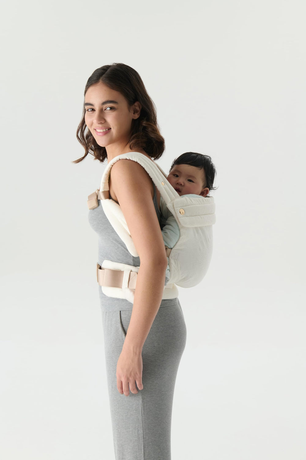 Nest Blanche hip-friendly M-seat supports proper posture during carried infant.