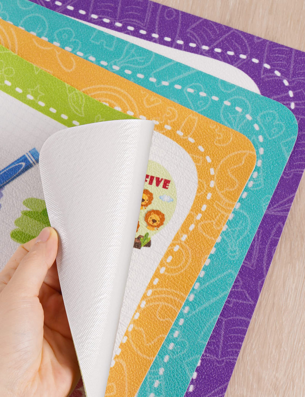 NiBaby anti-slip back placemats stay securely in place on any surface