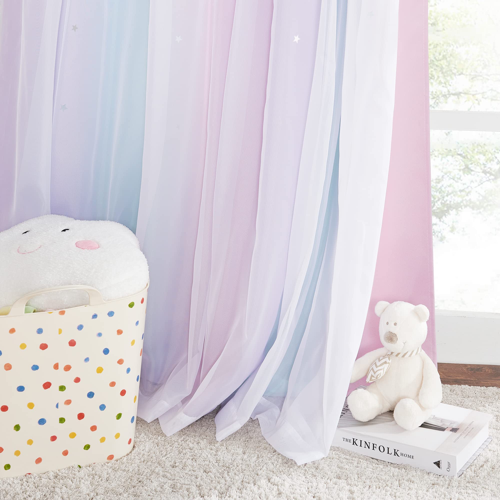 NICETOWN Star living room setup with ombre curtains and decor