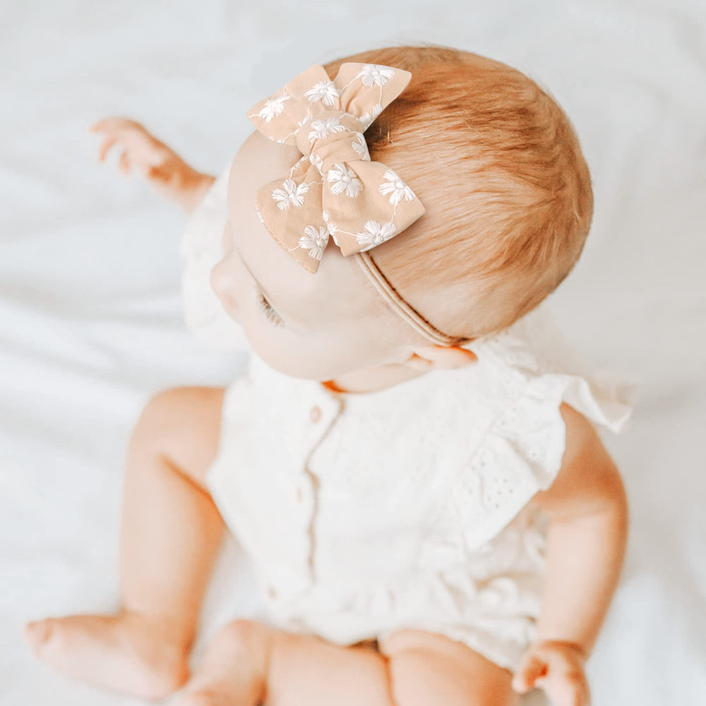 Niceye embroidery bow highlights stylish detail for everyday outfits and photo moments.