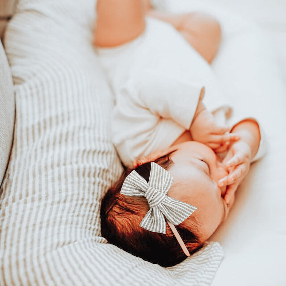 Niceye linen-detail bow offers breathable texture for baby comfort and elegance.