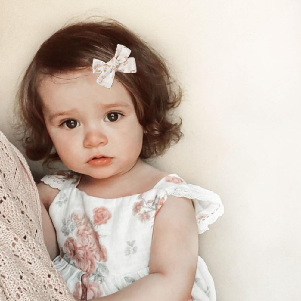 Niceye fully lined clips provide gentle hold, reducing pulling on delicate hair.