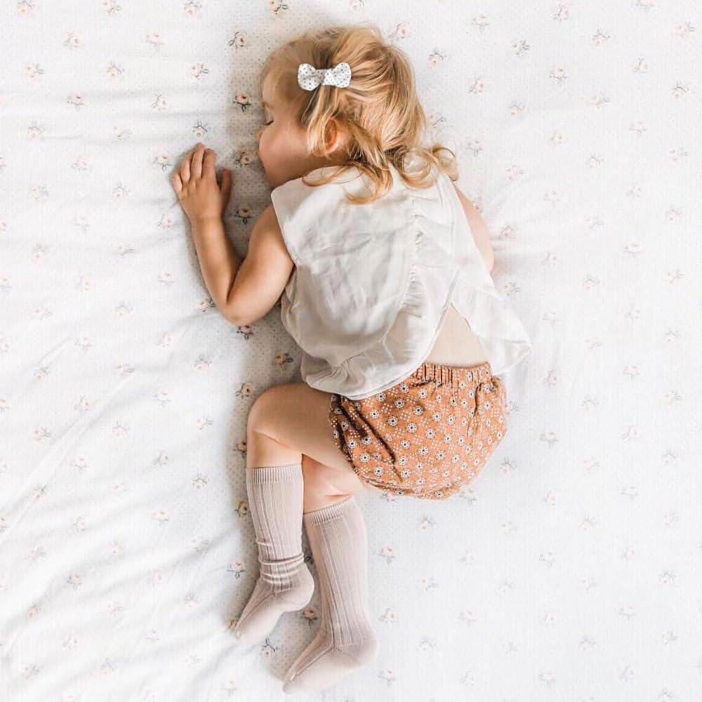 Niceye baby hair clips ponytail with bow image showing quick, cute styling for school or play.