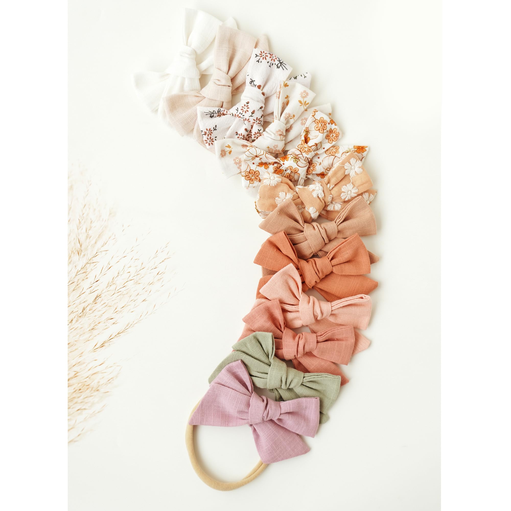 Niceye baby hair bows one-size-fits-all for growing infants to toddlers.