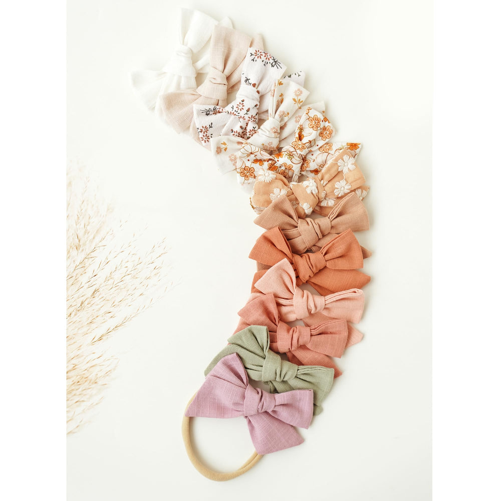 Niceye baby hair bows one-size-fits-all for growing infants to toddlers.