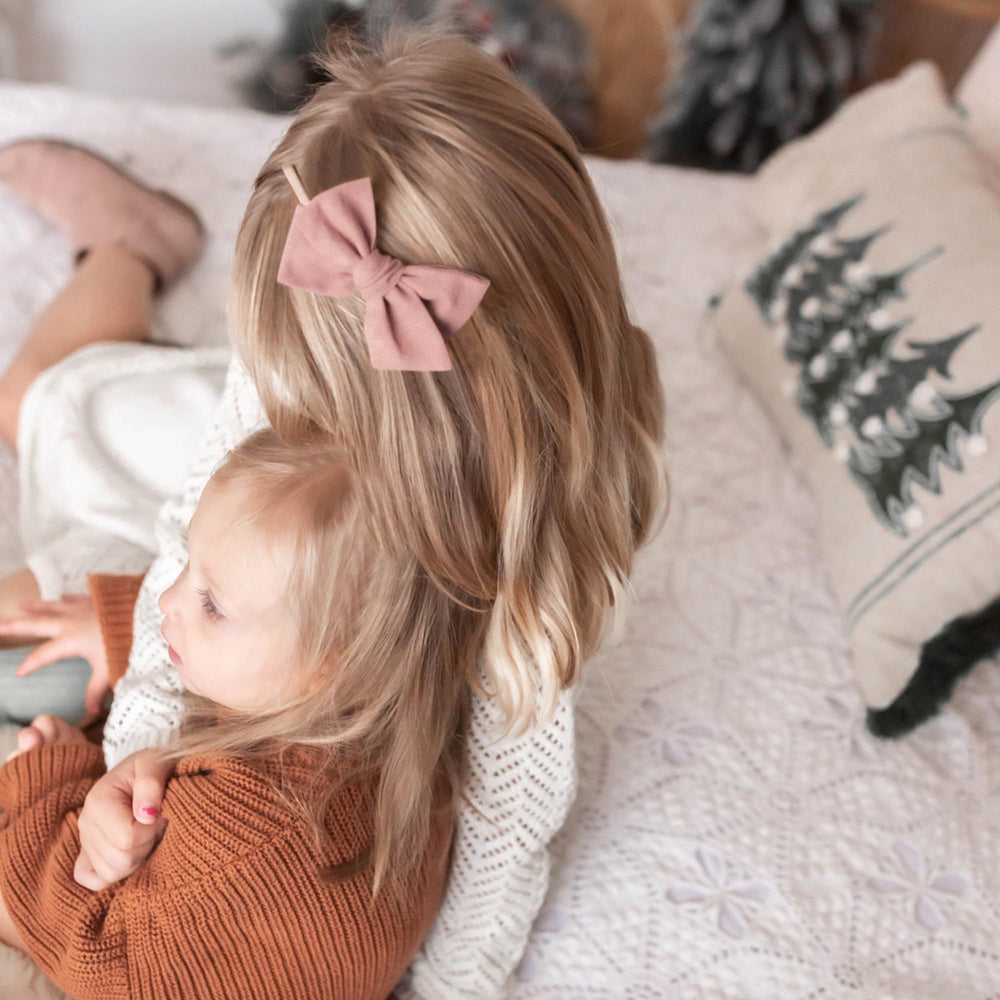 Niceye baby headbands stripe pattern adds stylish look and easy outfit matching.