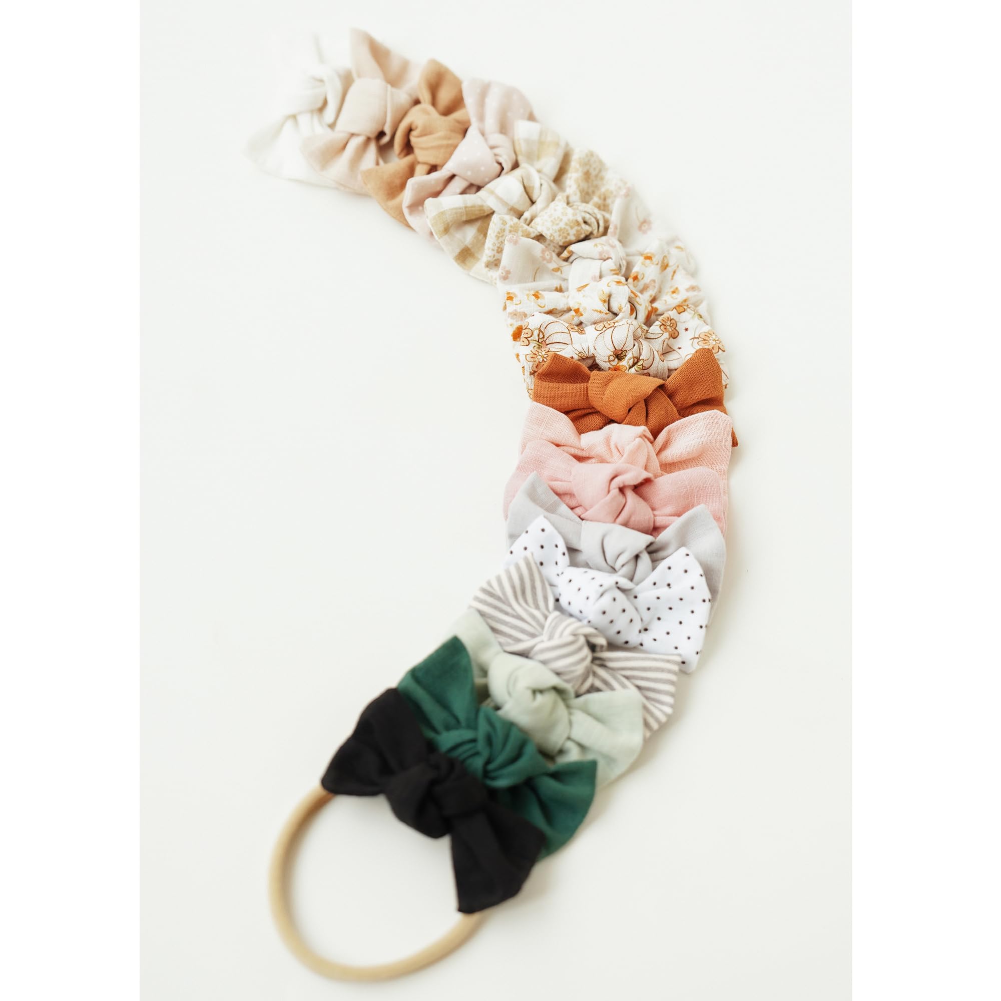 Niceye bows photo-ready closeup on baby demonstrates styling-ready accessory moments