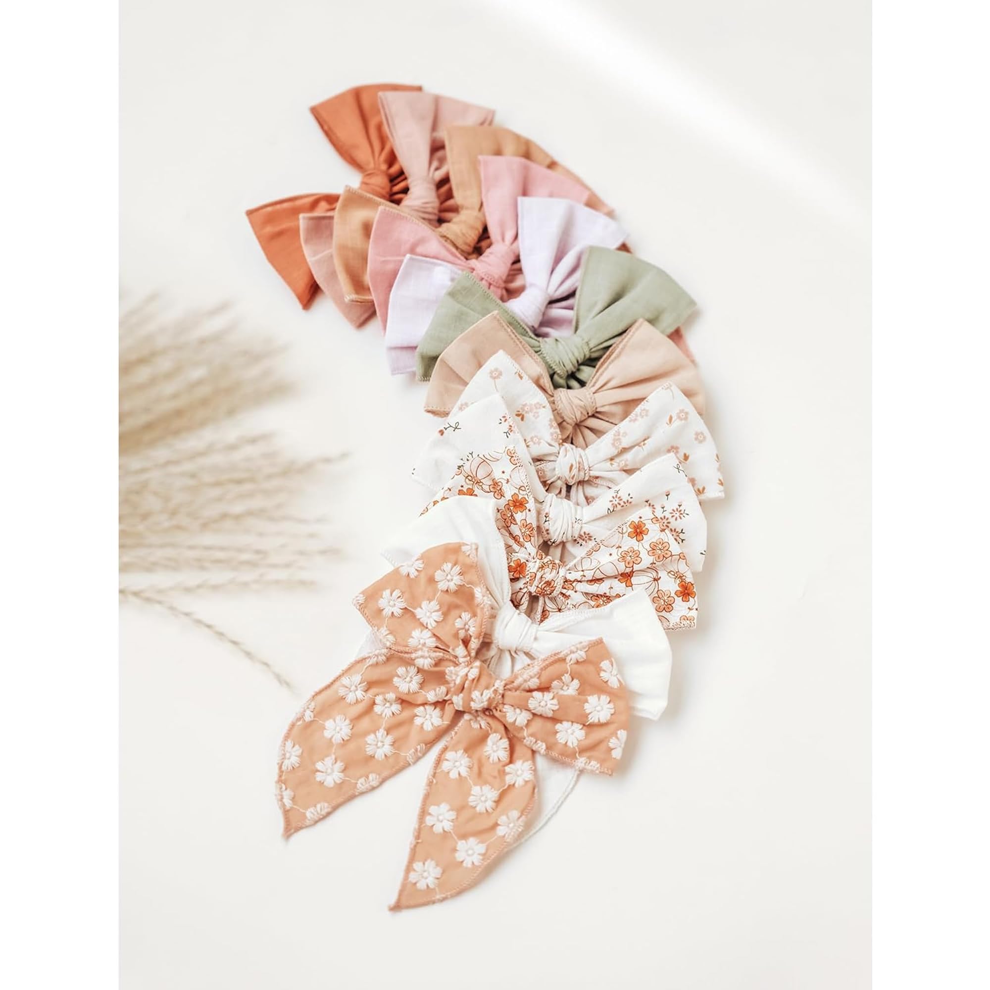 Niceye Fable gift-ready bow set, ideal for baby showers or birthdays.