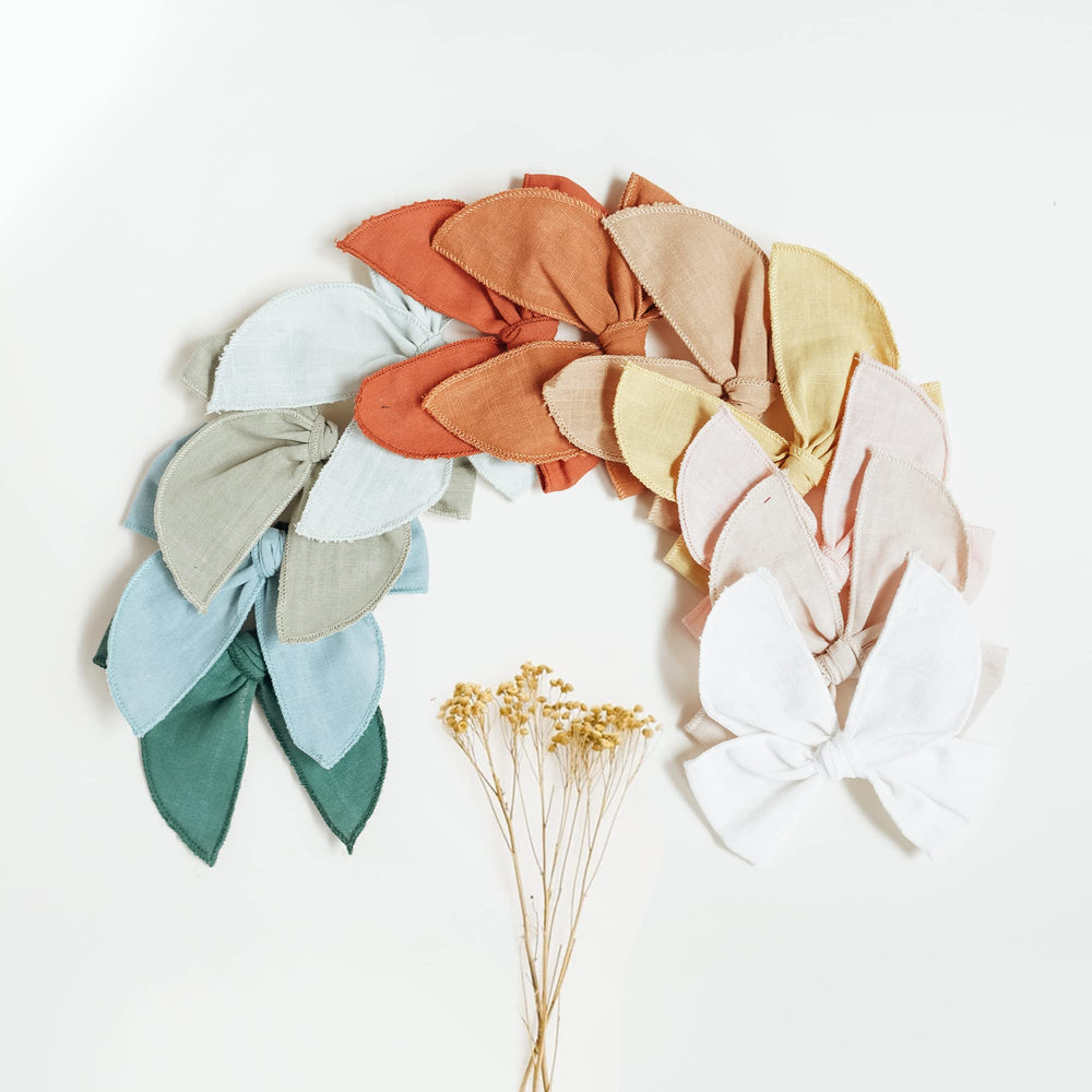 Niceye Fable bows make a lovely gift idea for baby showers.
