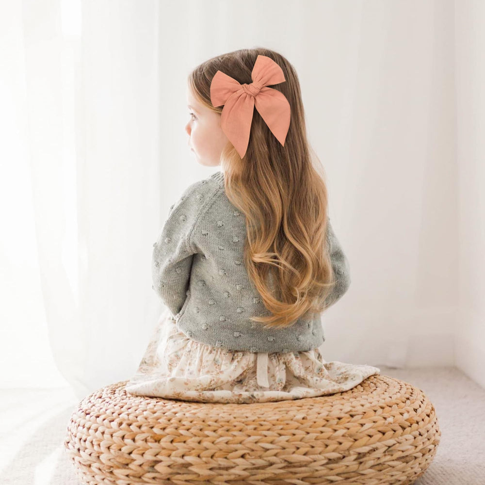 Niceye Fable soft-texture cotton-linen bow feels comfortable all day.
