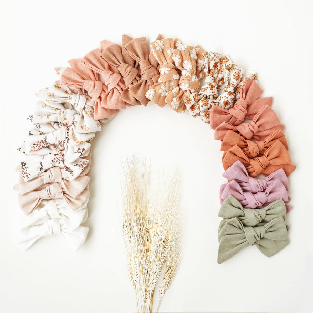 Niceye gift-ready baby shower gift idea with 24 bows.