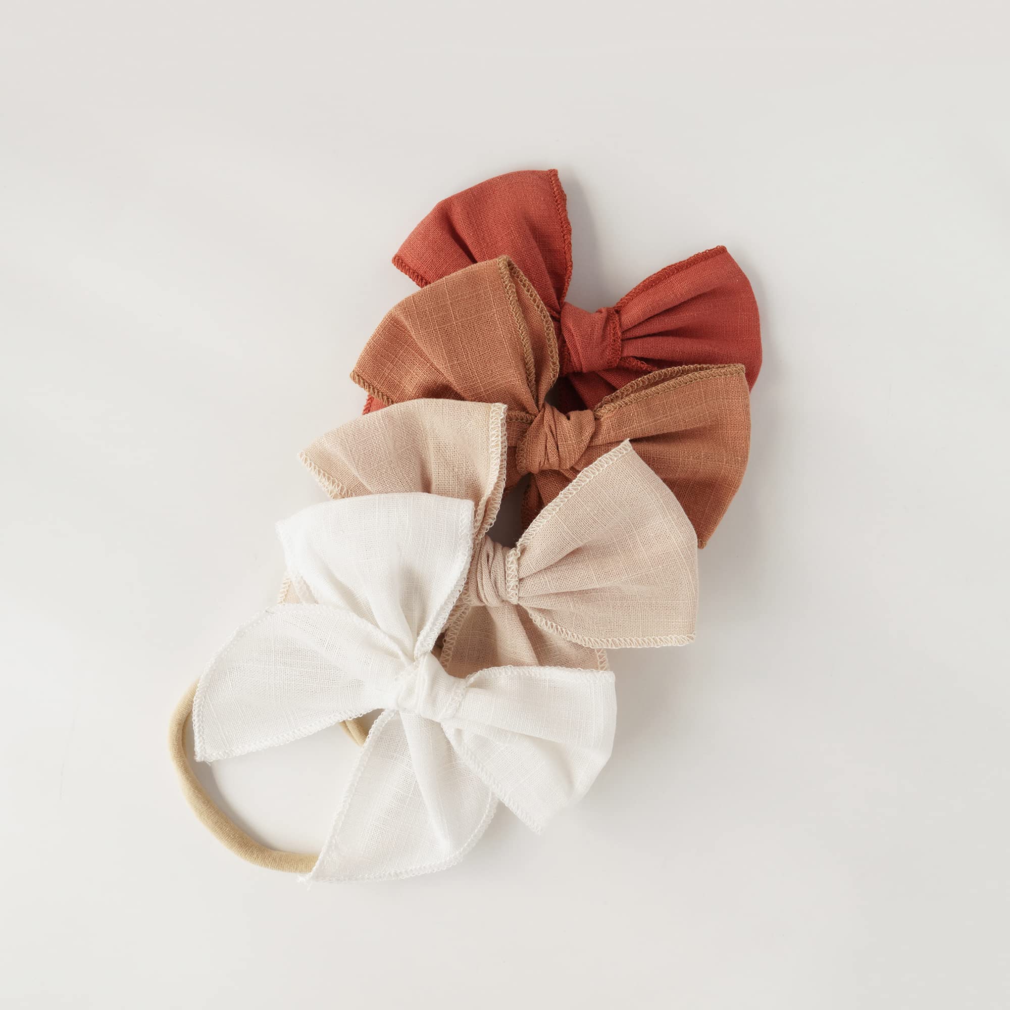 Niceye gift-set bows present versatile styling for new parents.