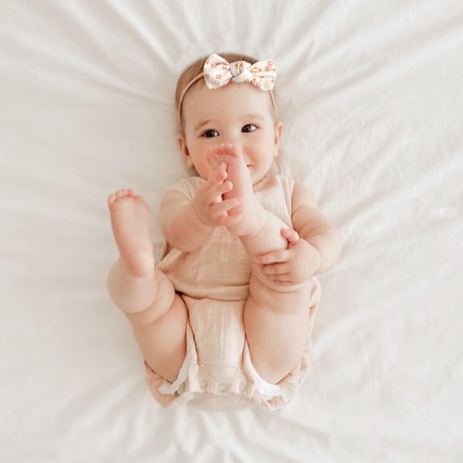 Niceye newborn infant toddler bows closeup with gentle fit for tiny heads