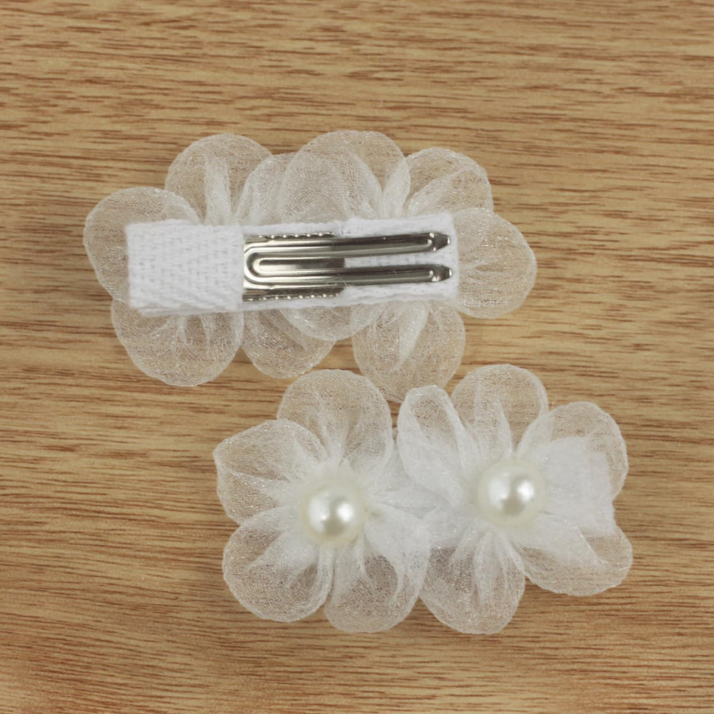 Nihao Baby white flower hair clip sideview demonstrates secure alligator grip