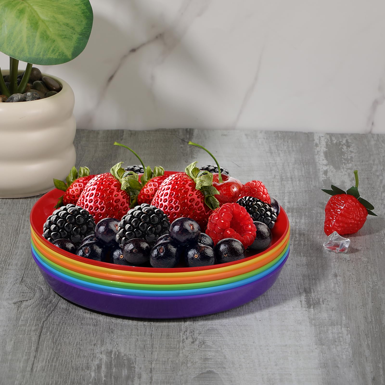 Nodaaiie travel-ready plates ideal for picnics and outings.
