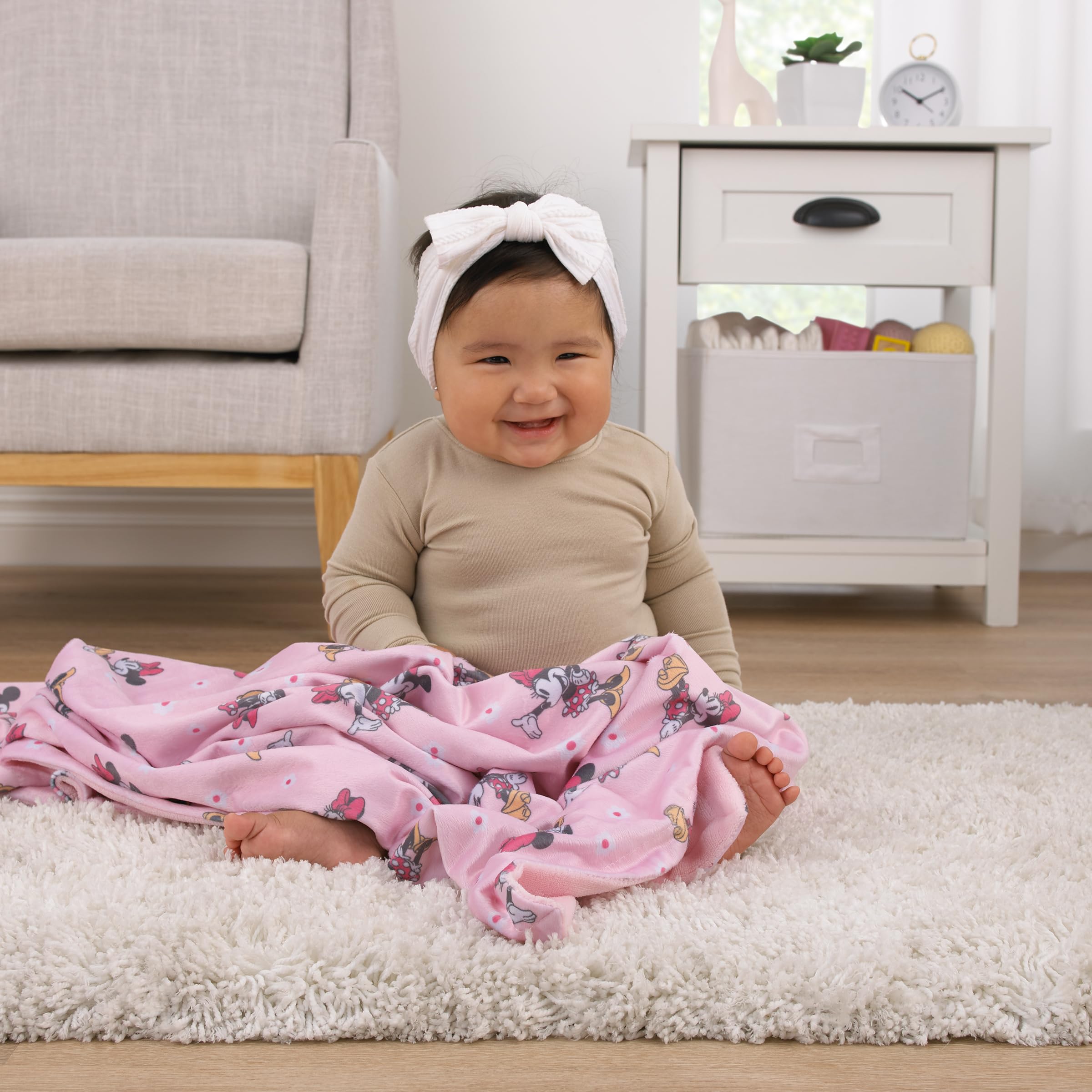 NoJo plush polyester blanket feels ultra soft for cuddly naps
