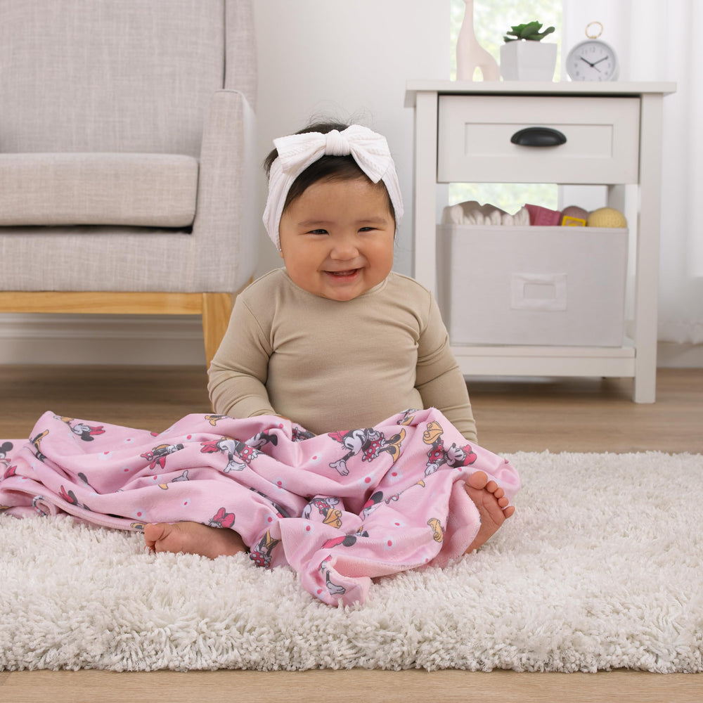 NoJo plush polyester blanket feels ultra soft for cuddly naps