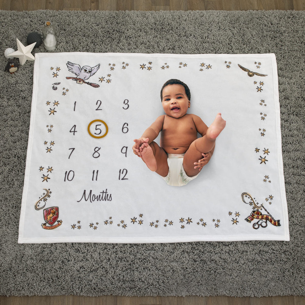NoJo Harry Potter milestone blanket with month-circle markers for growth tracking.