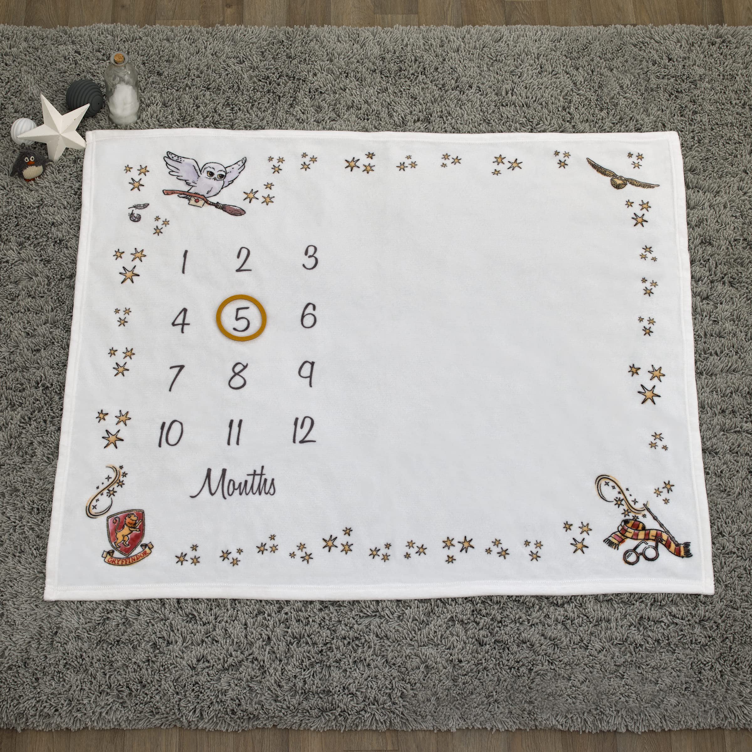 NoJo blanket features stars pattern adding whimsy to bedtime photos and warmth.