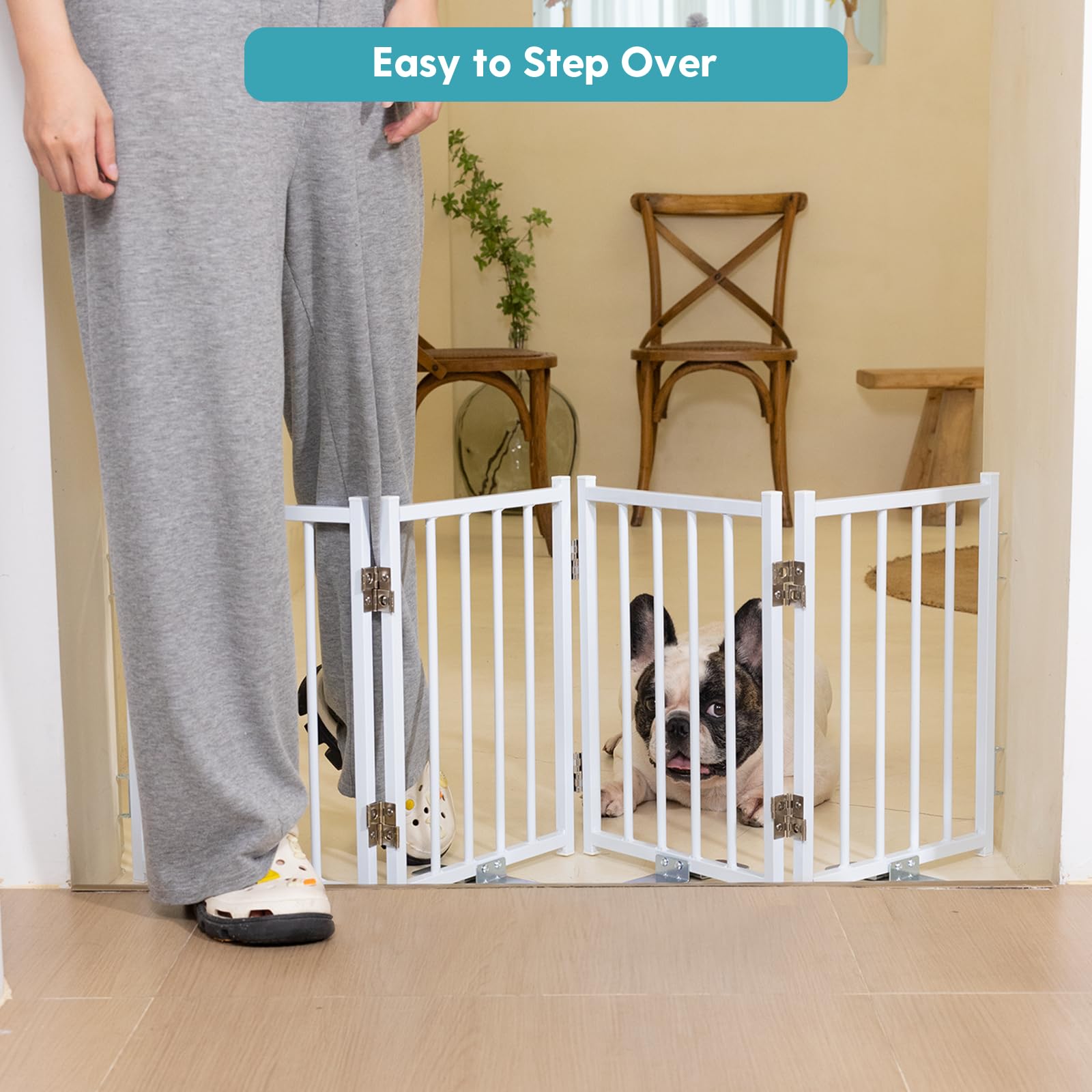 No Pawblems sturdy support feet keep the gate steady on carpet, tile, or wood floors.