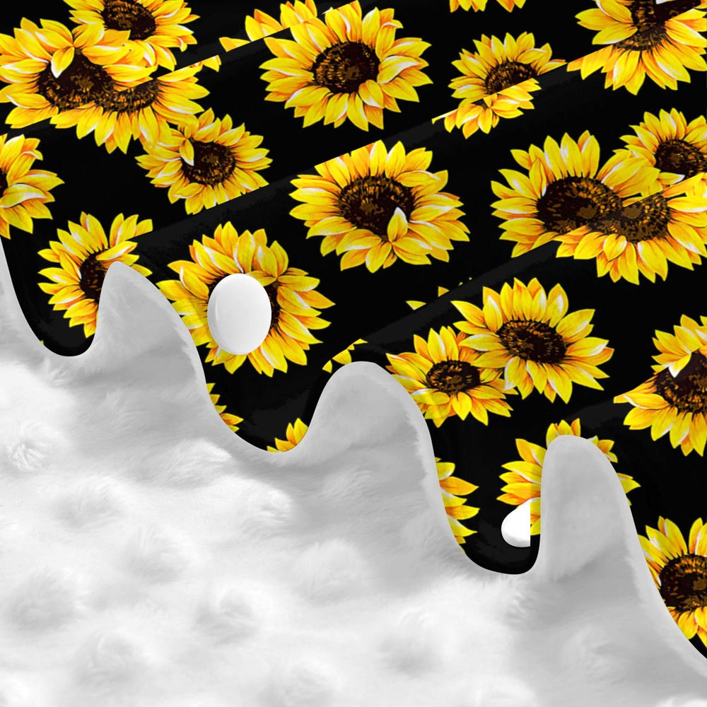 Norchzi sunflower canopy in use at a cafe shows discreet shading.