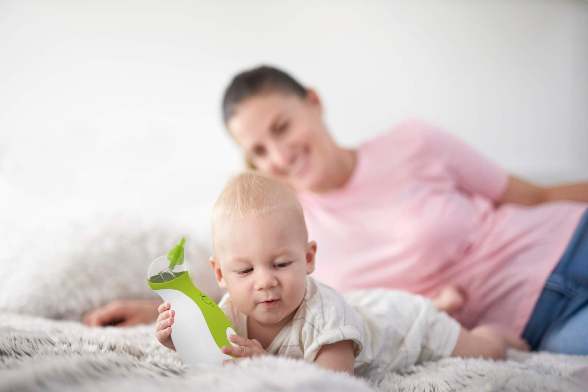 Nosiboo Go children-use side-angle ergonomic handling for caregivers.
