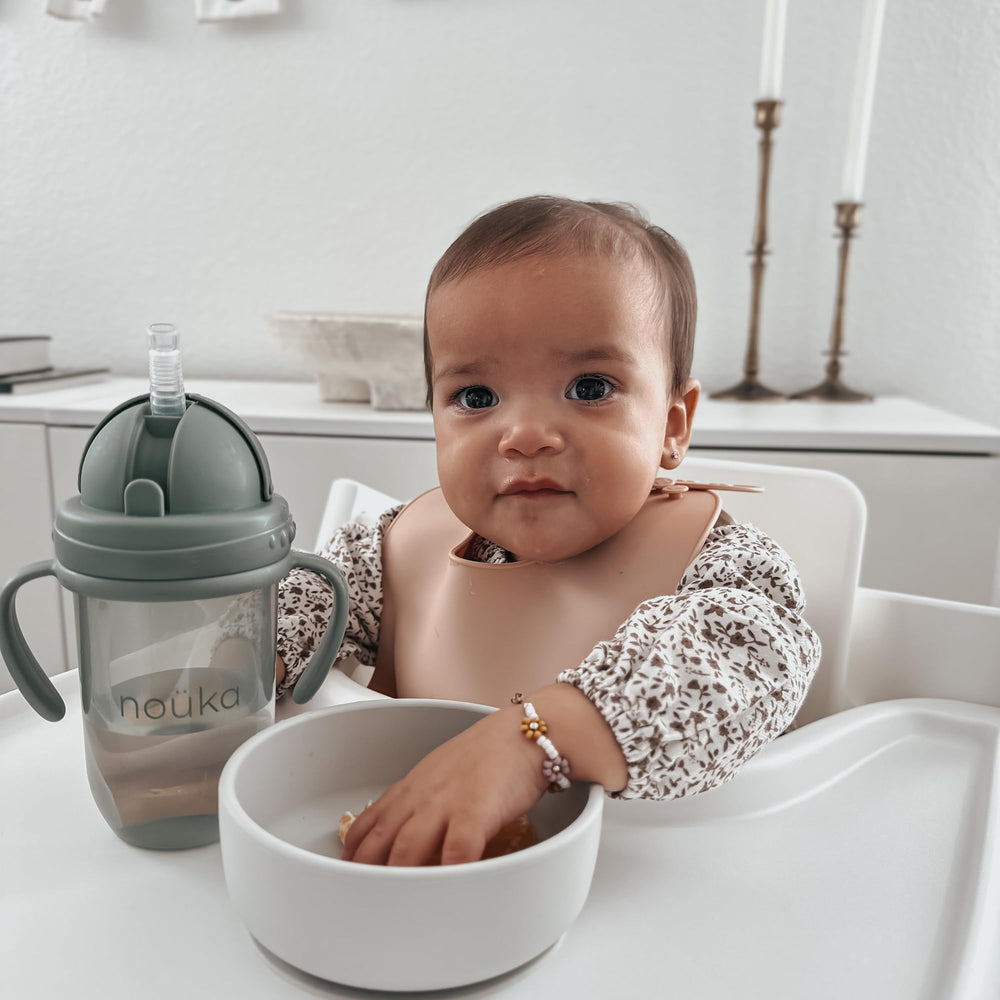 noüka click-top lid keeps straw clean, ideal for busy families on the go.