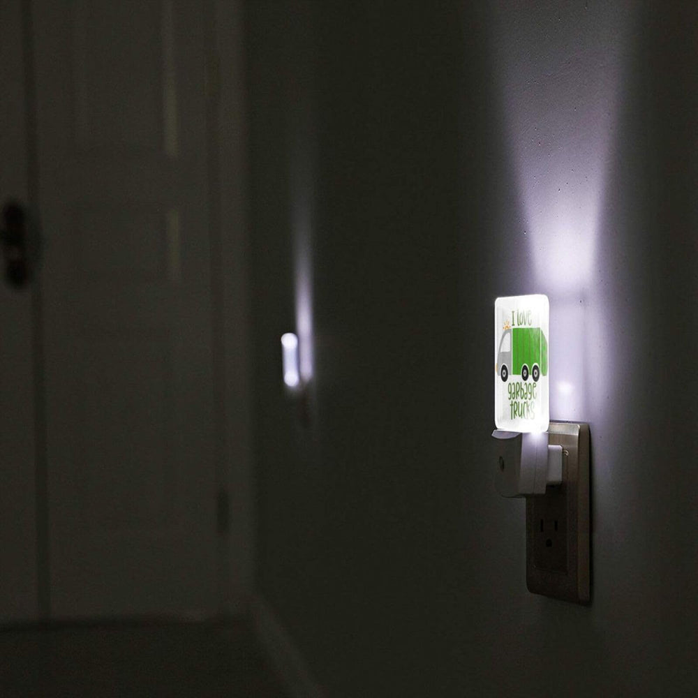 Novgift compact design night light saves outlet space while giving ambient glow.