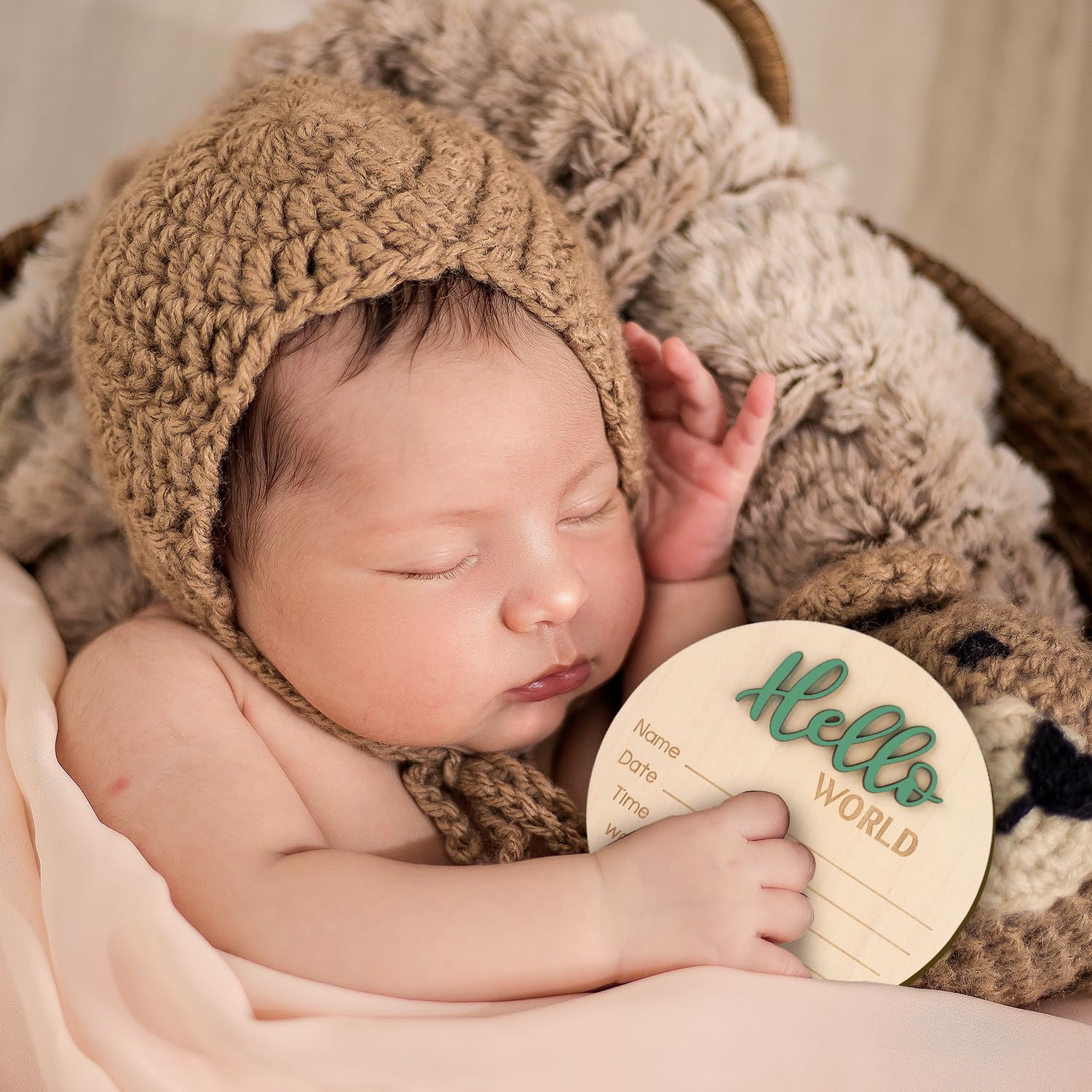 NQEUEPN Baby Announcement Sign nursery decoration scene in green finish.