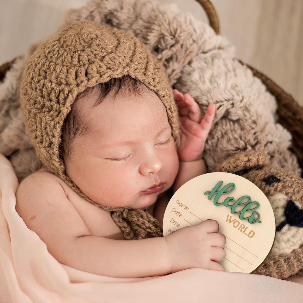 NQEUEPN Baby Announcement Sign nursery decoration scene in green finish.