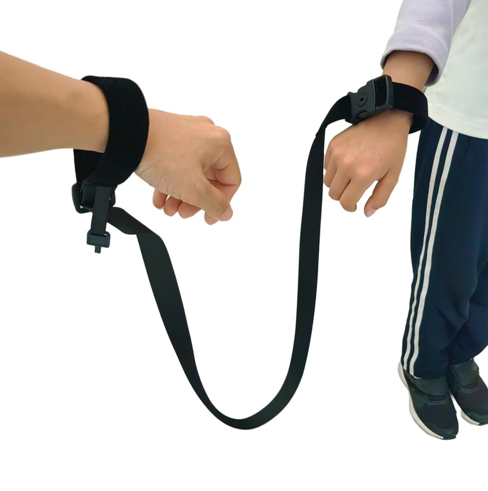 Ideal for crowded places, the nsgglecher wrist leash helps safety during outings.