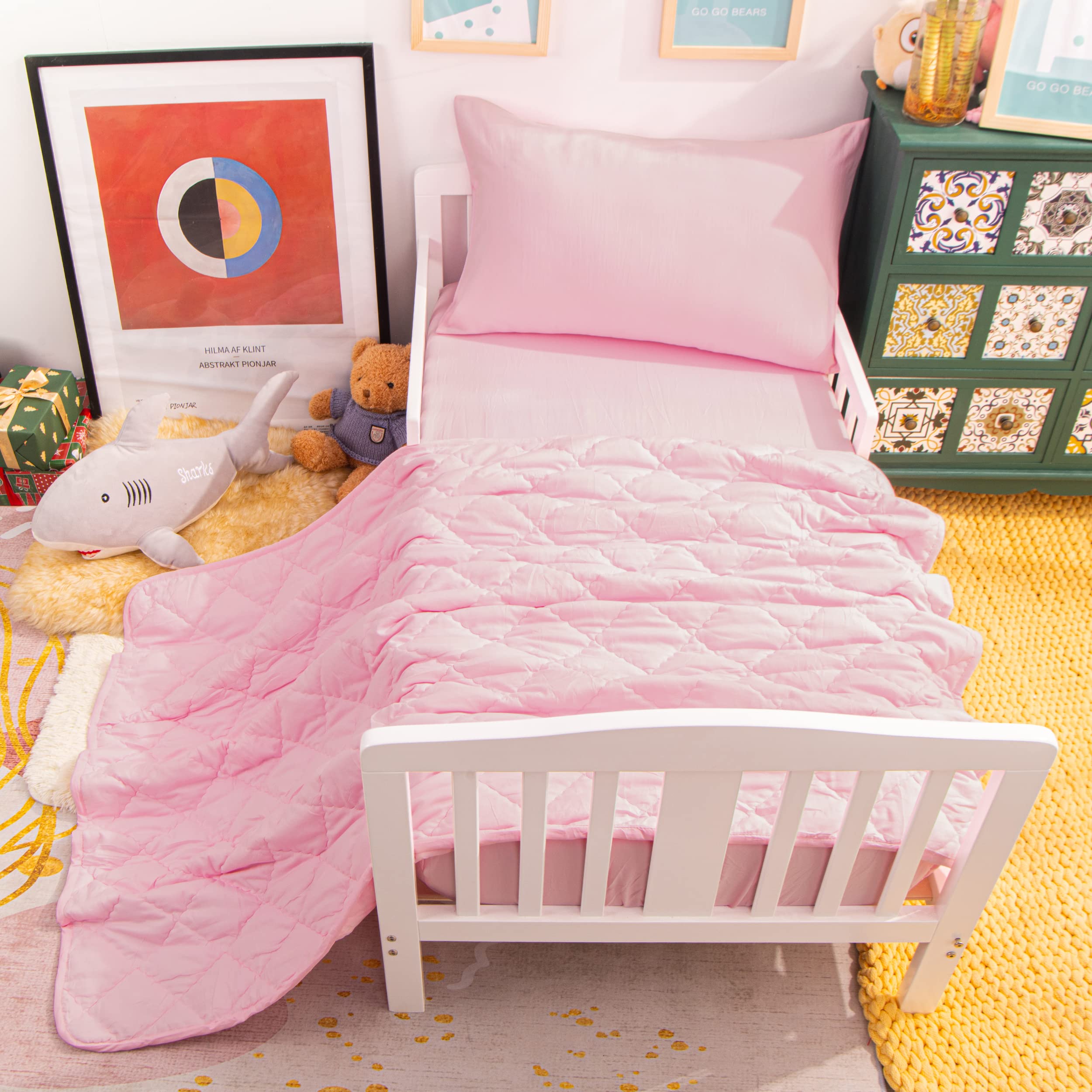NTBAY microfiber closeup demonstrates durable, wrinkle-resistant fabric for busy families