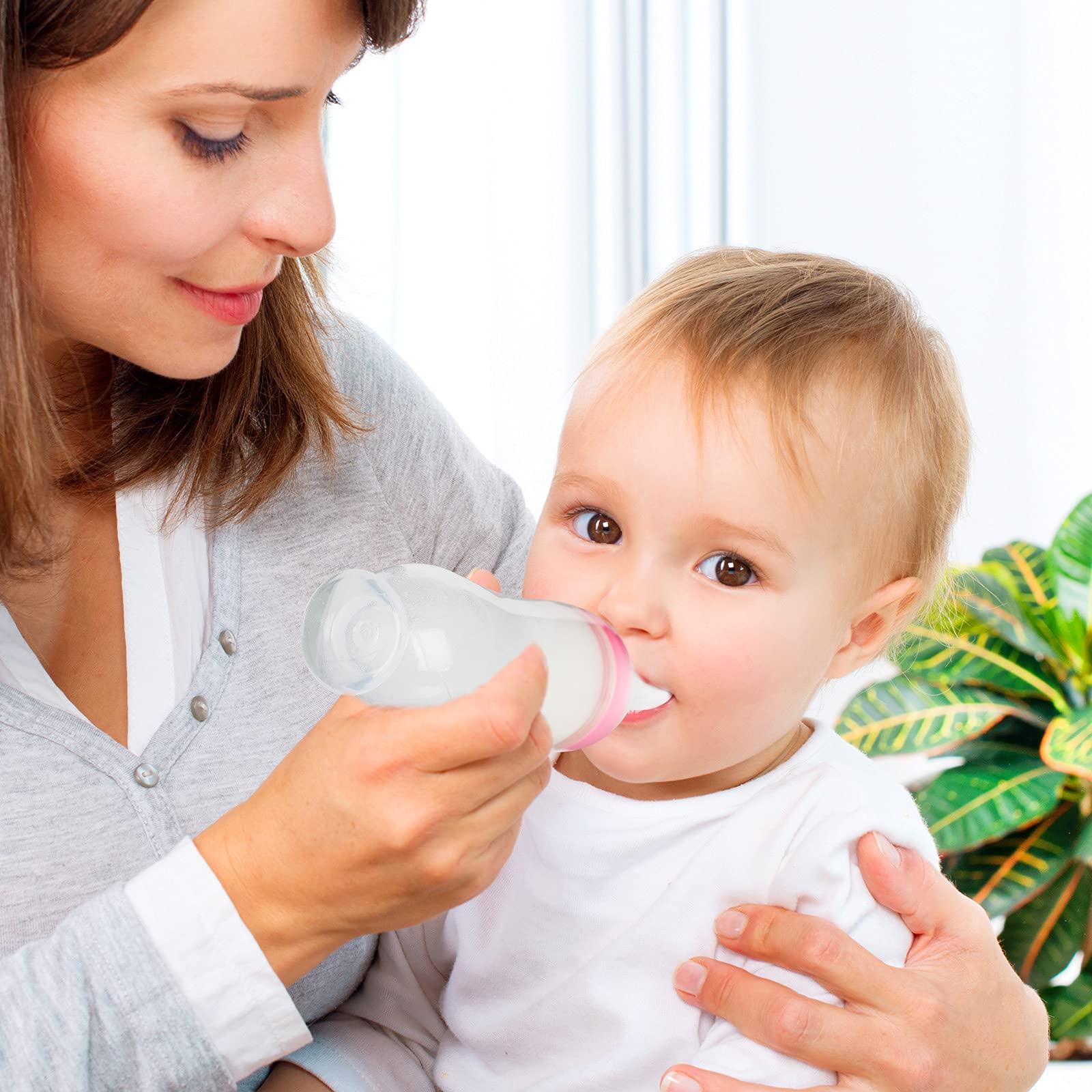 Nuanchu soft silicone 3oz feeder designed to minimize spills.