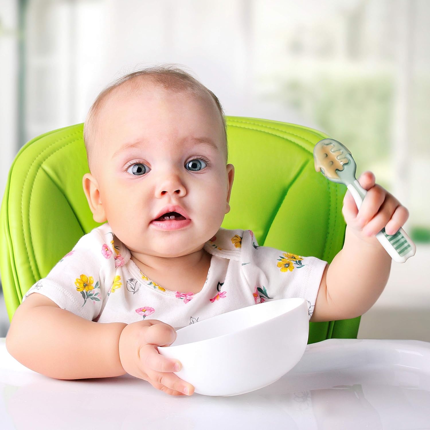 NumNum soft solids feeding promotes independent eating during first solids.