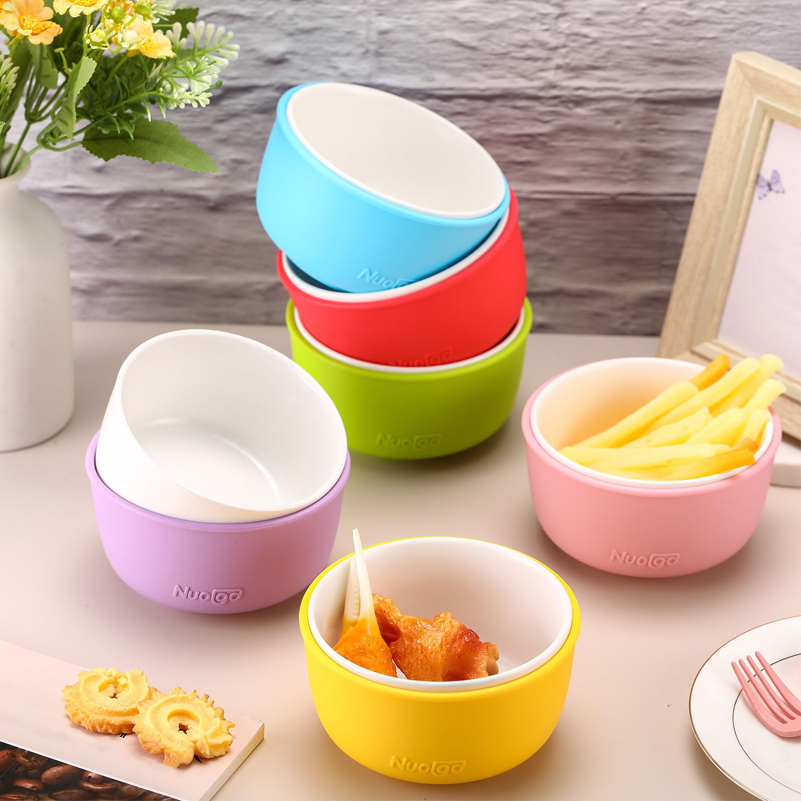Nuogo six-pack, gift-ready bowls in vibrant colors brighten family mealtime.