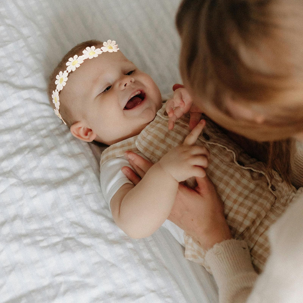 NUOSYI daisy headband soft-band close-up highlights gentle fit