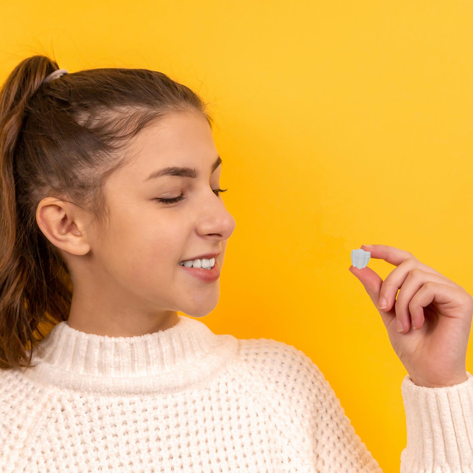 Nwsrayu portable tooth holder compact design for on-the-go storage.