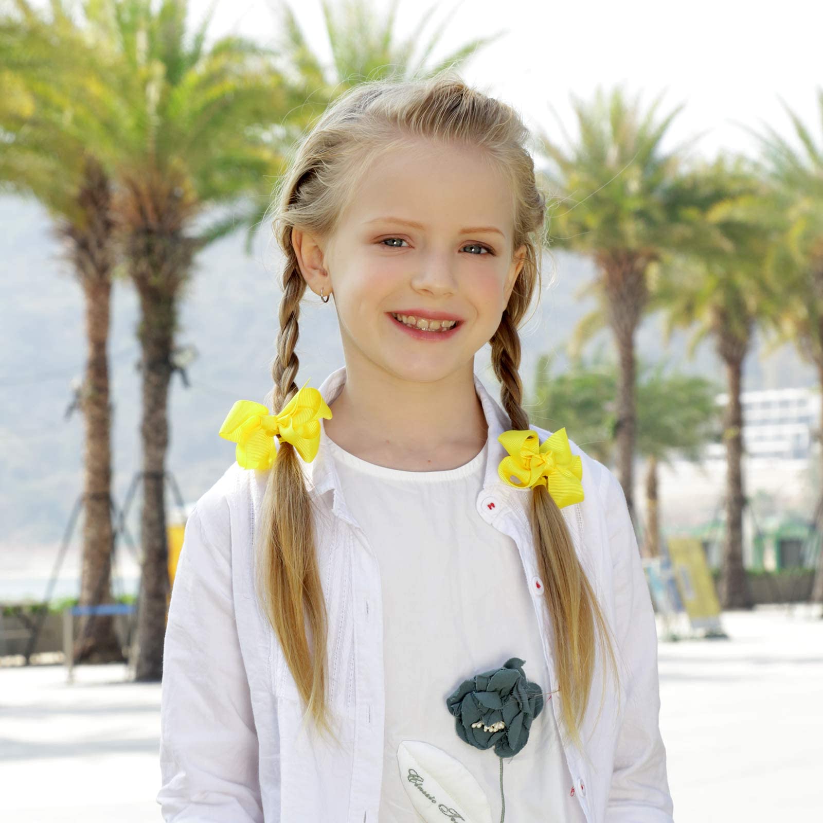 OAOLEER 3-inch bows with alligator clip secure attachment for busy mornings.