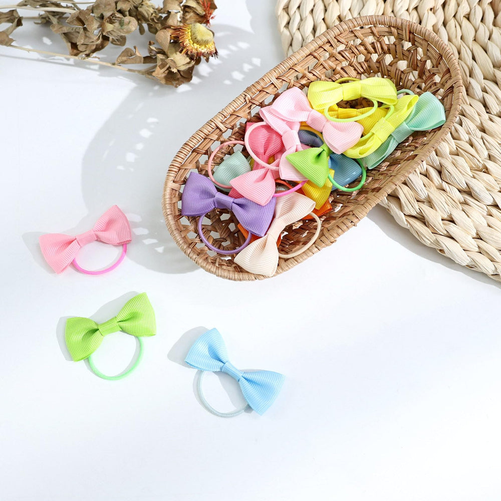 OAOLEER baby photography-friendly bows provide subtle color for portraits.