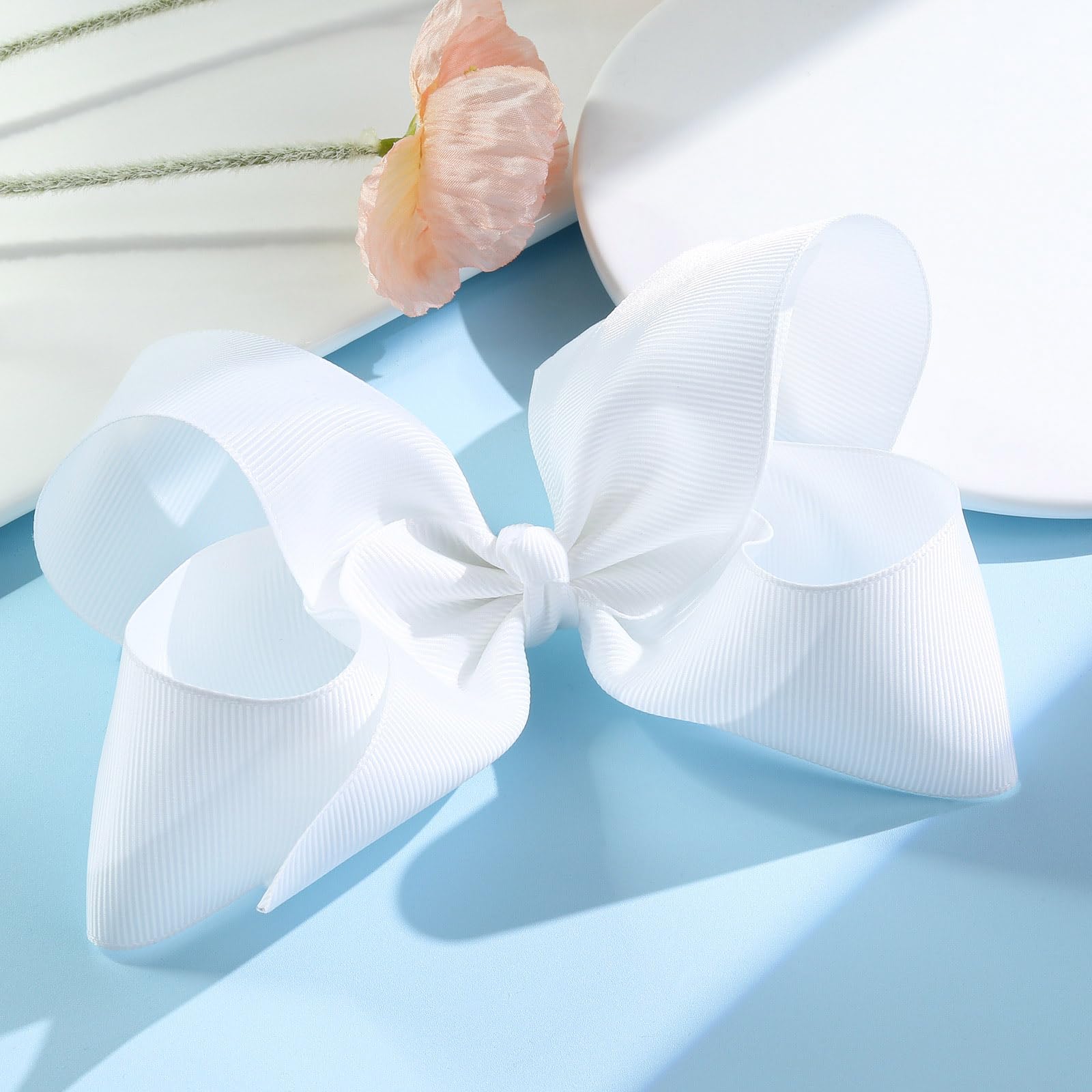 Child wearing OAOLEER bow in pigtails for neat look