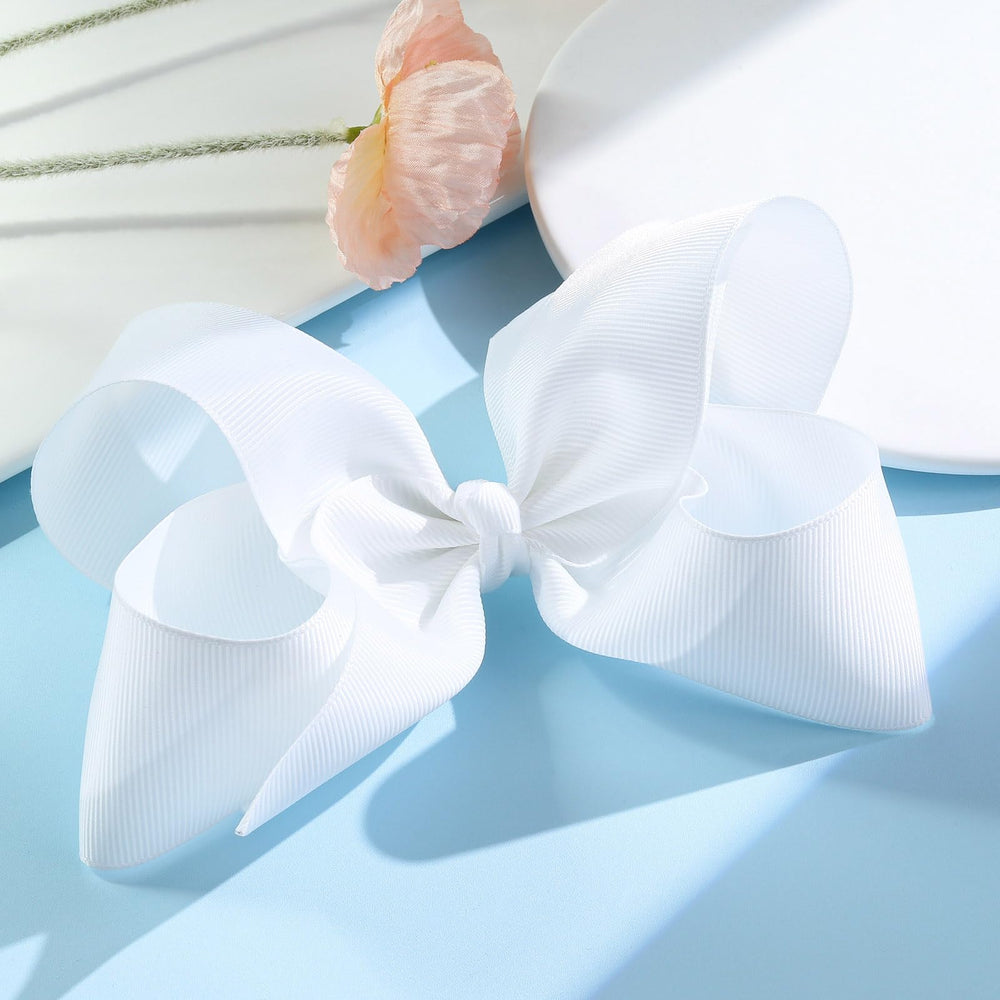 Child wearing OAOLEER bow in pigtails for neat look